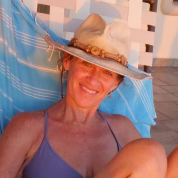 Meet your Posher, Jennifer - Picture 1 of 1